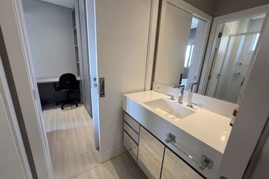Apartamento &agrave; venda - 145m&sup2; - Meia Praia