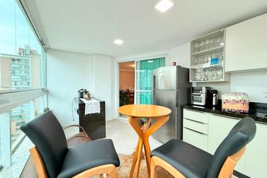 Apartamento &agrave; venda - 120m&sup2; - Meia Praia