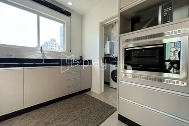 Apartamento &agrave; venda - 150m&sup2; - Meia Praia