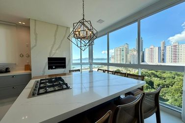 Apartamento &agrave; venda - 190m&sup2; - Meia Praia