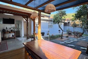 Casa &agrave; venda - 300m&sup2; - Cedro