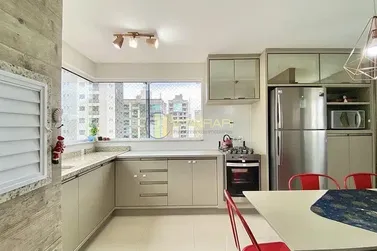 Apartamento &agrave; venda - 157m&sup2; - Meia Praia