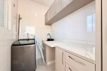 Apartamento &agrave; venda - 136m&sup2; - Meia Praia