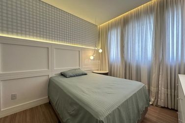 Apartamento &agrave; venda - 128m&sup2; - Meia Praia