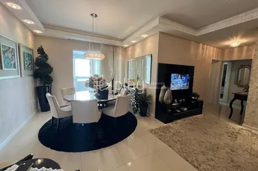 Apartamento &agrave; venda - 115m&sup2; - Meia Praia