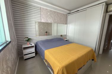 Apartamento &agrave; venda - 120m&sup2; - Meia Praia