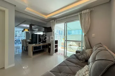 Apartamento &agrave; venda - 85m&sup2; - Meia Praia