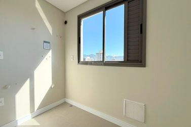 Apartamento &agrave; venda - 85m&sup2; - Meia Praia