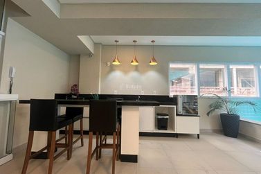 Apartamento &agrave; venda - 118m&sup2; - Meia Praia