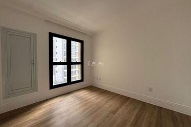 Apartamento &agrave; venda - 210m&sup2; - Centro