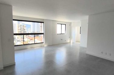 Apartamento &agrave; venda - 104m&sup2; - Meia Praia
