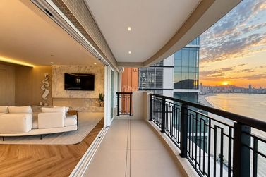 Apartamento &agrave; venda - 230m&sup2; - Barra Sul