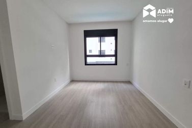 Apartamento para alugar - 132m&sup2; - Meia Praia