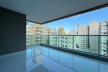 Apartamento &agrave; venda - 159m&sup2; - Meia Praia