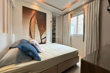 Apartamento &agrave; venda - 107m&sup2; - Meia Praia