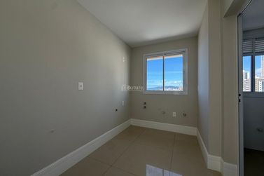 Apartamento &agrave; venda - 162m&sup2; - Meia Praia