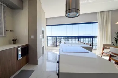 Apartamento &agrave; venda - 140m&sup2; - Meia Praia