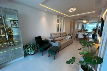 Apartamento &agrave; venda - 110m&sup2; - Meia Praia