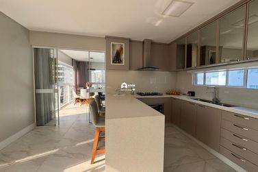 Apartamento para alugar - 137m&sup2; - Meia Praia