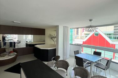 Apartamento &agrave; venda - 226m&sup2; - Meia Praia