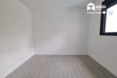 Apartamento para alugar - 132m&sup2; - Meia Praia