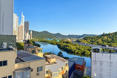 Apartamento &agrave; venda - 120m&sup2; - Barra Sul