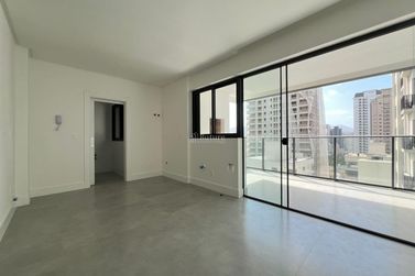 Apartamento &agrave; venda - 123m&sup2; - Meia Praia