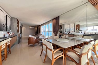Apartamento &agrave; venda - 148m&sup2; - Meia Praia