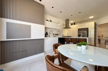 Apartamento &agrave; venda - 196m&sup2; - Meia Praia