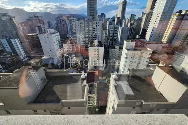 Apartamento &agrave; venda - 132m&sup2; - Meia Praia
