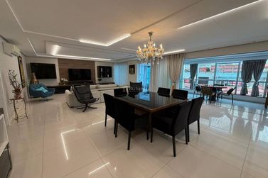 Apartamento &agrave; venda - 420m&sup2; - Meia Praia