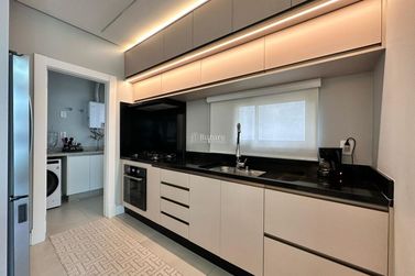 Apartamento &agrave; venda - 165m&sup2; - Meia Praia