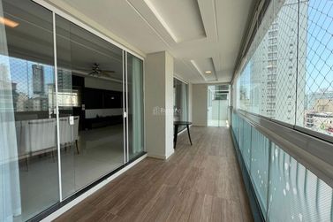 Apartamento &agrave; venda - 228m&sup2; - Meia Praia