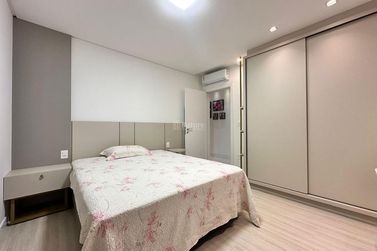 Apartamento &agrave; venda - 129m&sup2; - Meia Praia