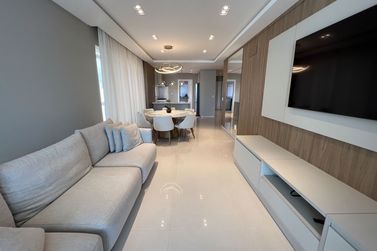 Apartamento &agrave; venda - 145m&sup2; - Meia Praia