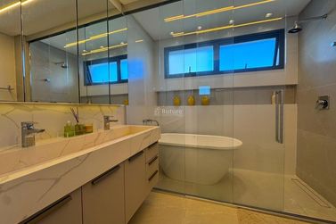 Apartamento &agrave; venda - 222m&sup2; - Centro