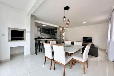 Apartamento &agrave; venda - 110m&sup2; - Meia Praia