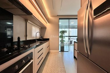 Apartamento &agrave; venda - 165m&sup2; - Meia Praia