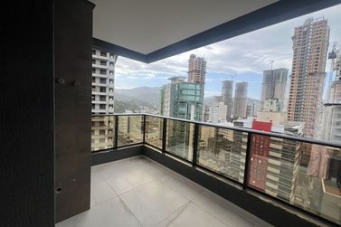 Apartamento &agrave; venda - 130m&sup2; - Meia Praia