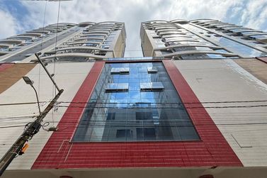 Apartamento &agrave; venda - 130m&sup2; - Meia Praia