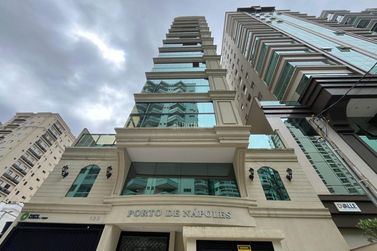 Apartamento &agrave; venda - 125m&sup2; - Meia Praia