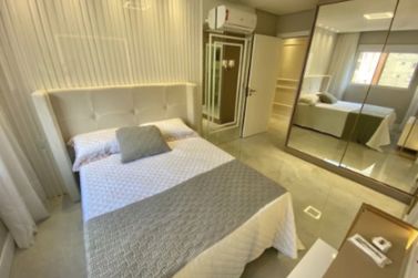 Apartamento &agrave; venda - 115m&sup2; - Meia Praia
