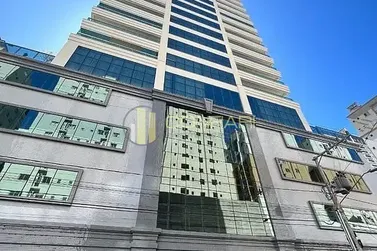 Apartamento &agrave; venda - 145m&sup2; - Meia Praia