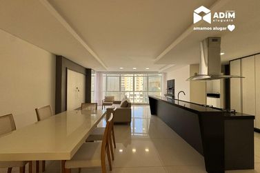 Apartamento para alugar - 190m&sup2; - Meia Praia