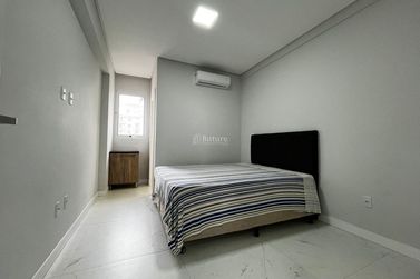 Apartamento &agrave; venda - 161m&sup2; - Meia Praia
