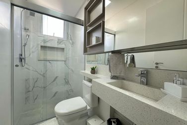 Apartamento &agrave; venda - 140m&sup2; - Meia Praia