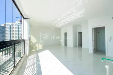 Apartamento &agrave; venda - 140m&sup2; - Meia Praia