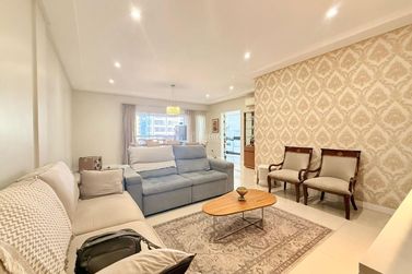 Apartamento &agrave; venda - 145m&sup2; - Meia Praia