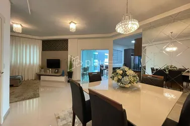 Apartamento &agrave; venda - 130m&sup2; - Meia Praia