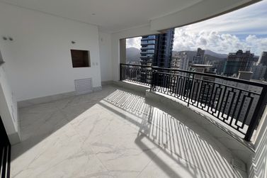 Apartamento &agrave; venda - 185m&sup2; - Meia Praia